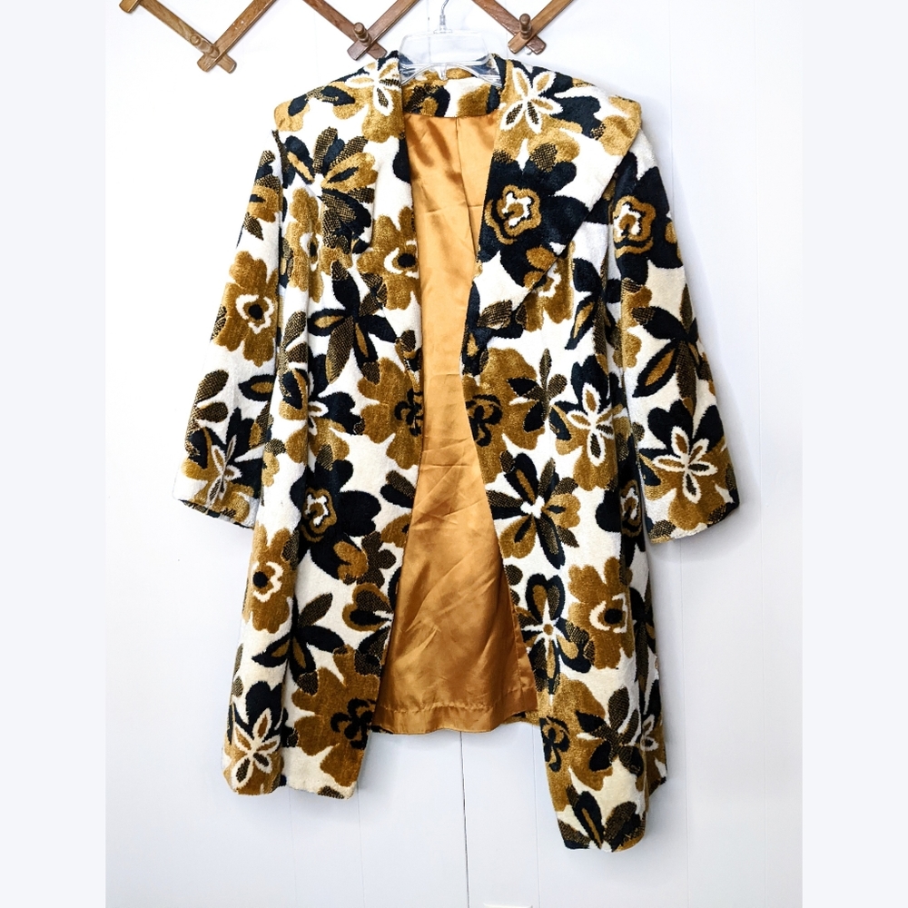Vintage 60s Floral Warm Tapestry Cut Chenille Velvety Carpet Swing Coat Gold M